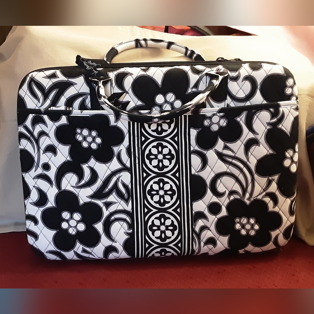 .Like New Vera Bradley Laptop Case